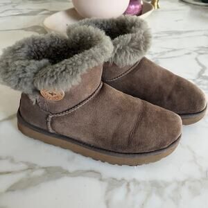Men's special edition UGG australia button detail boots